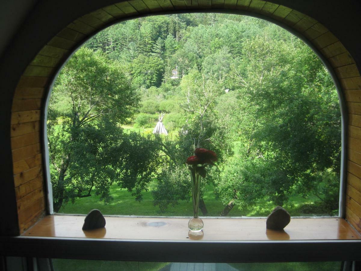 Mountain Valley Retreat Couette-café
